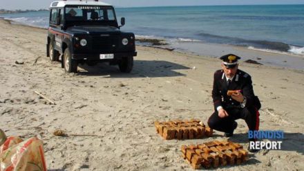i-carabinieri-e-lesplosivo-sullla-spiaggia-di-torre-rinalda
